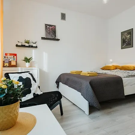 Charming Apt Old Town & Jewish District, Quiet Neighborhood-2